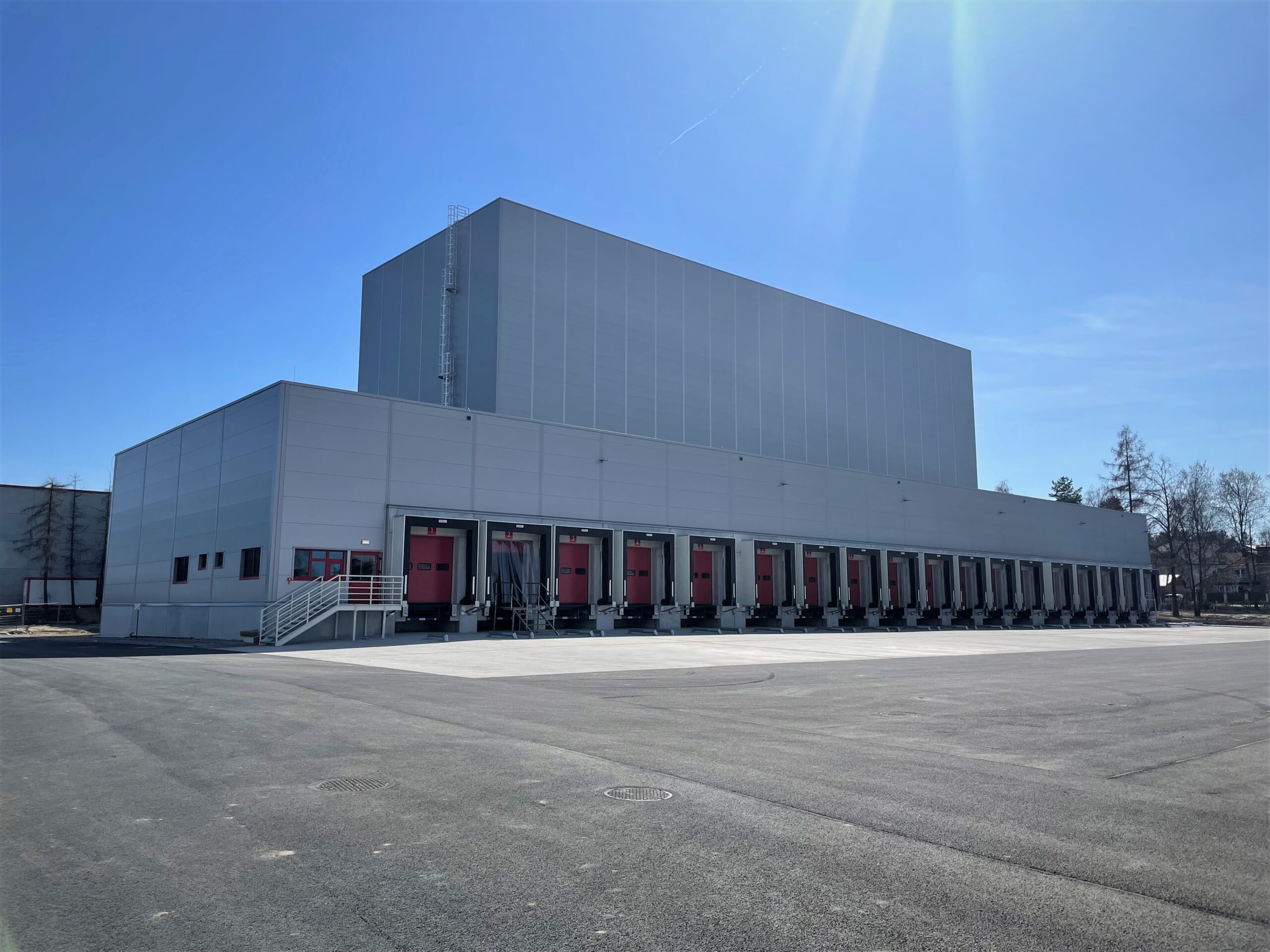 High-bay warehouse